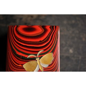 石川確治 堆漆彫漆【胡蝶】香合　Q379 