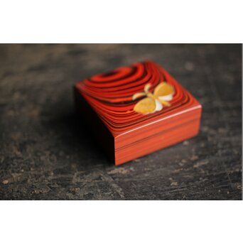 石川確治 堆漆彫漆【胡蝶】香合　Q379 