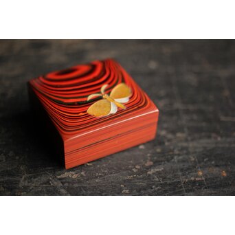 石川確治 堆漆彫漆【胡蝶】香合　Q379 