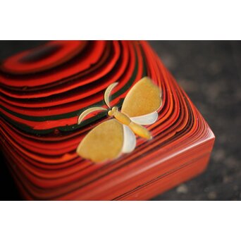 石川確治 堆漆彫漆【胡蝶】香合　Q379 