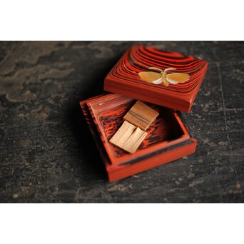 石川確治 堆漆彫漆【胡蝶】香合　Q379 