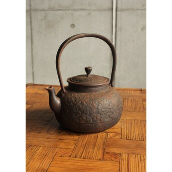 南部名工 有坂 桜文鉄瓶　M455