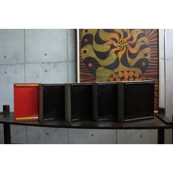 卵殻張重箱　Q385 