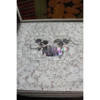 卵殻張重箱　Q385 