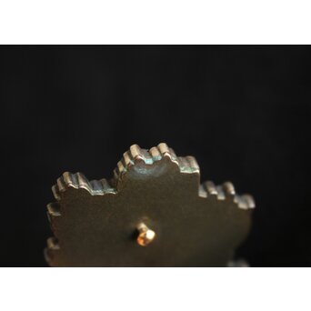 春芳作 銀 花彫金 ブローチ/帯留　M459 