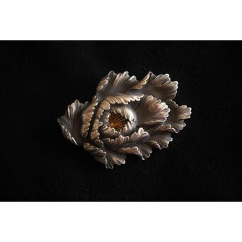 春芳作 銀 花彫金 ブローチ/帯留　M459