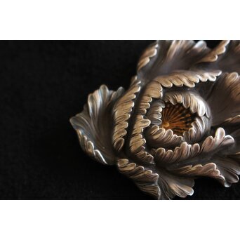 春芳作 銀 花彫金 ブローチ/帯留　M459 