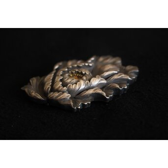 春芳作 銀 花彫金 ブローチ/帯留　M459 