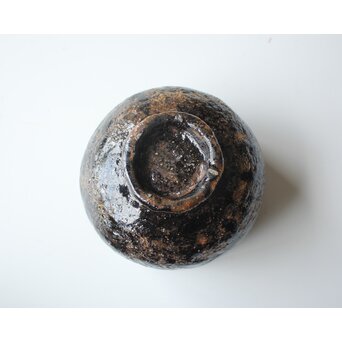 加納白鴎「古霊」手捻黒茶碗 共箱　P564 