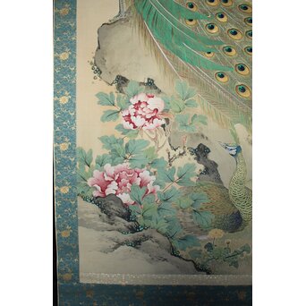 華堂筆 孔雀之図 大幅 絹本軸装 共箱　Z802 