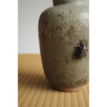 沼田一雅 陶彫 花瓶に虫　P631 
