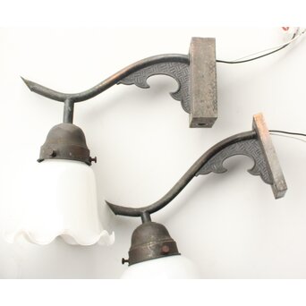 ひらひらシェードS のブラケット照明　A558 似たものがあります