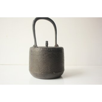 金沢鶴斎 南部 秋草紋鉄瓶　M486 