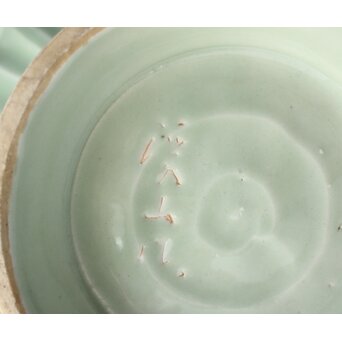 加藤渓山 天龍寺青磁 龍耳不遊環 牡丹唐草彫刻 花瓶 共箱　P639 