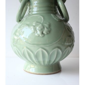 加藤渓山 天龍寺青磁 龍耳不遊環 牡丹唐草彫刻 花瓶 共箱　P639 