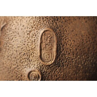 聴松園 米和亭造 竹根意 楼閣山水図 白泥急須　P647 