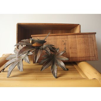 清明銘 八手文鳥 金工 置物　M494 